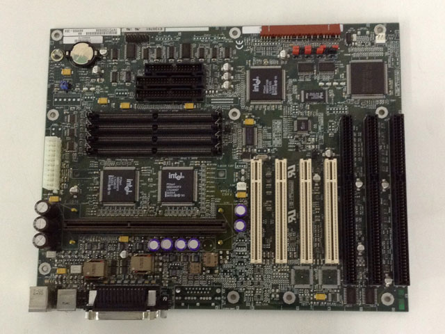販売されてい 【即決】intel E139761 Slot 1 ATXマザーボード 440BX